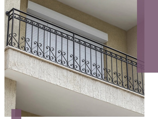 Балконные ограждения из металла и стекла в Кургане для домов