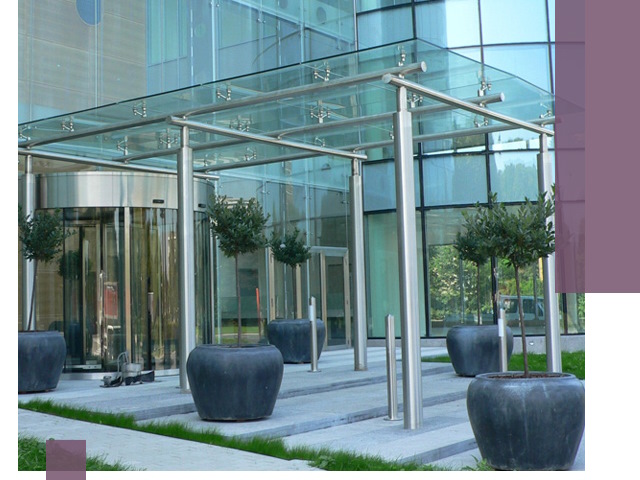 Навесы из стекла на заказ в Кургане — монтаж и установка