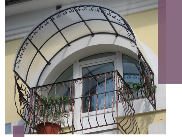 Козырьки над балконом в Кургане — изготовление и монтаж