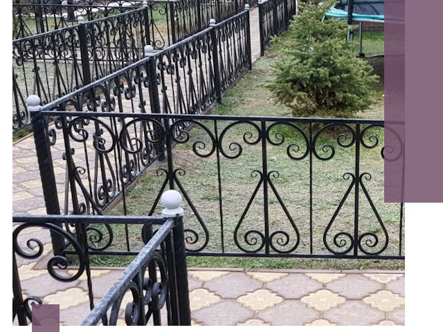 Кованые газонные ограждения под ключ в Кургане